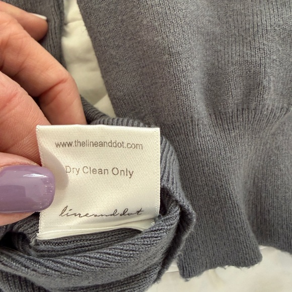 Line & Dot Sylvie Asymmetric Off-the-Shoulder Knit Sweater - Grey M - Picture 4 of 5